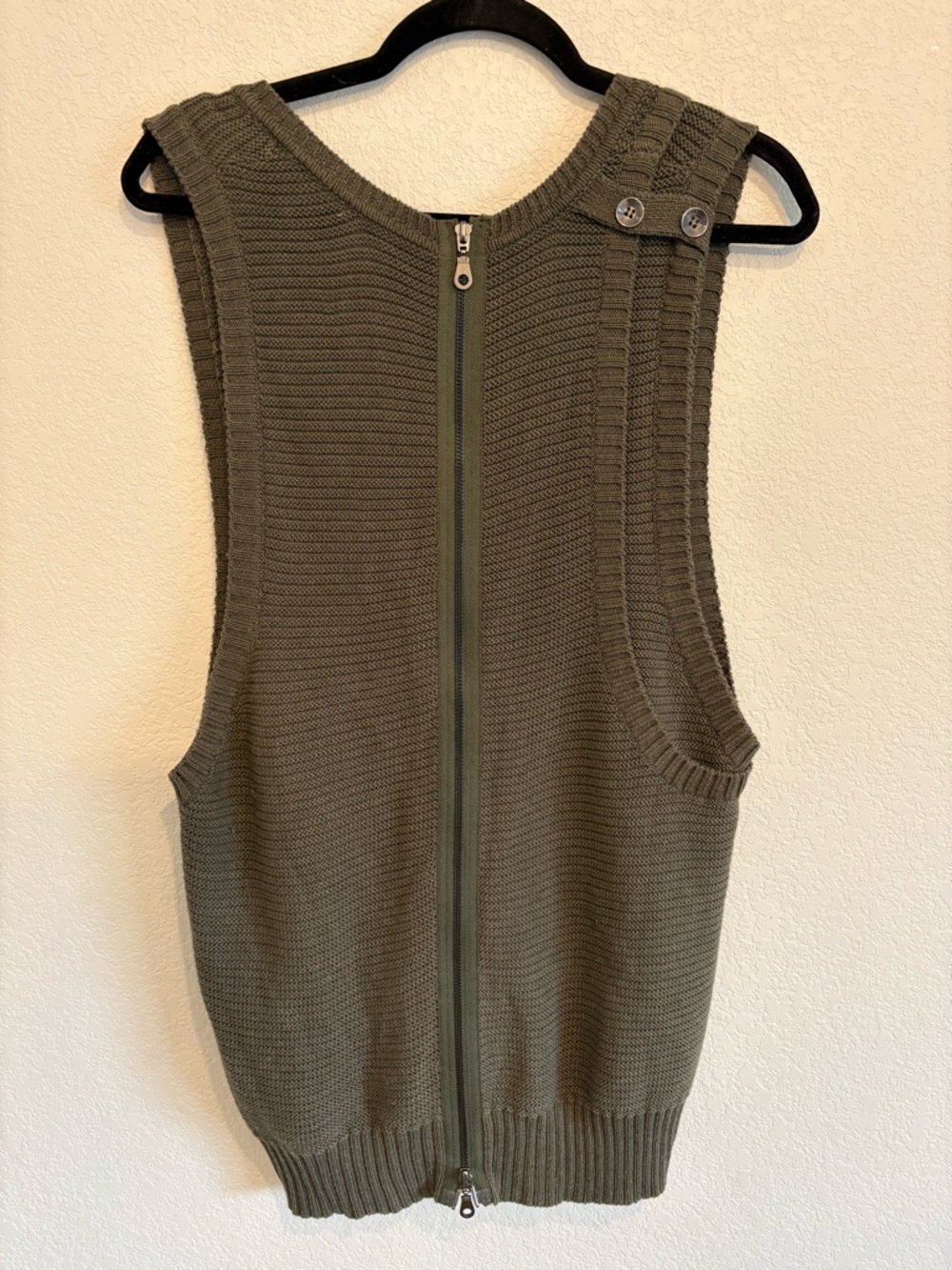 BCBGeneration Sweater Women’s Vest Medium Olive Green Button Front Knit - Picture 8 of 12